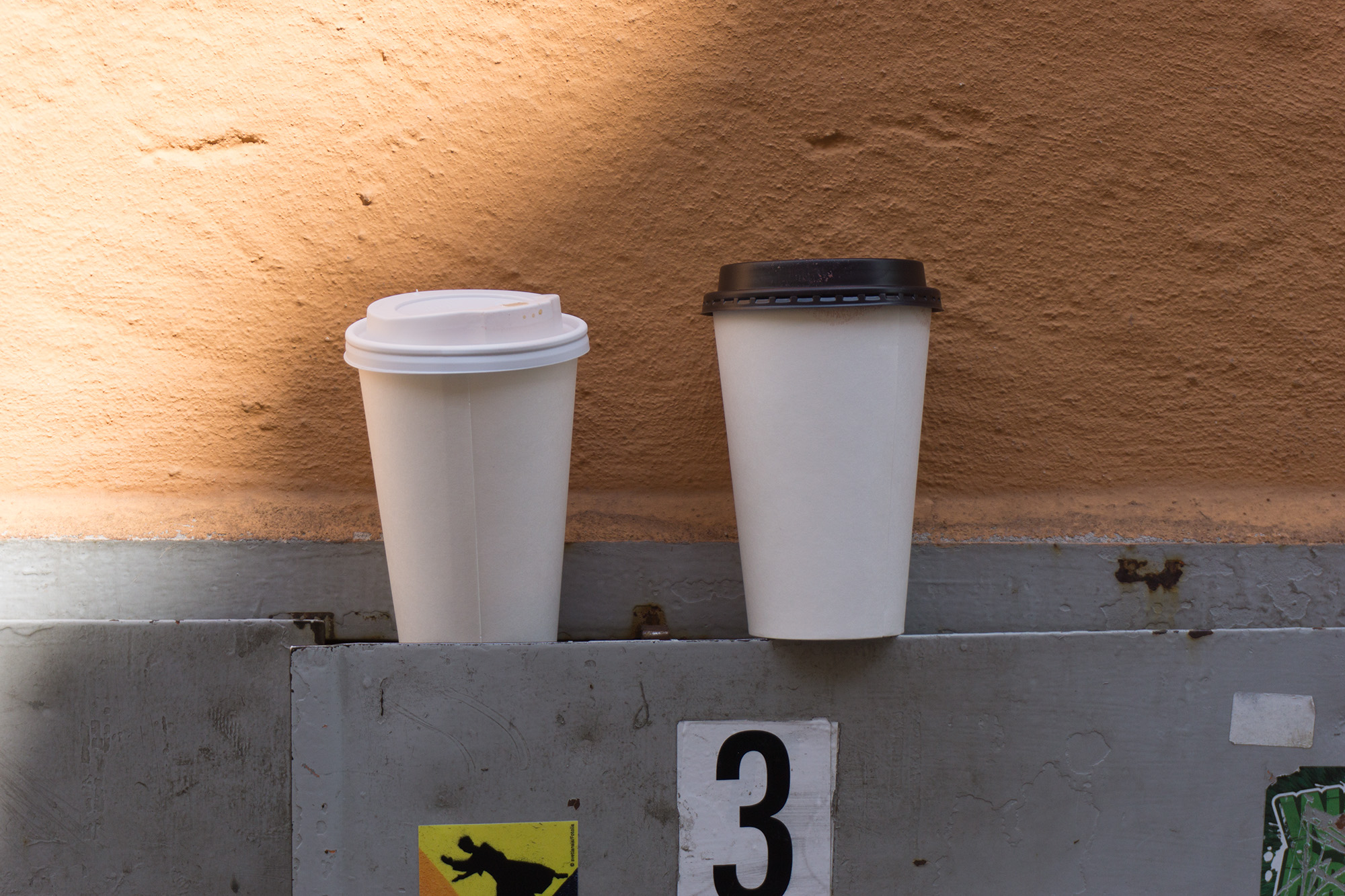 Plastikmüll -To go Becher